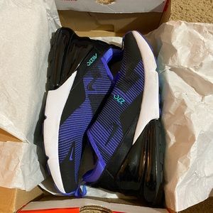 Nike air max’s 270 (grade school)